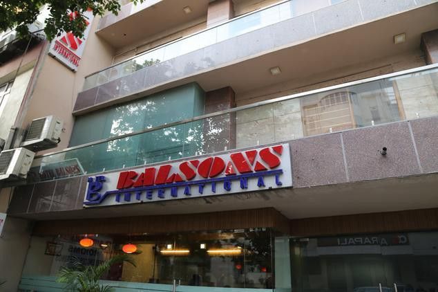 Balsons International Hotel Ню Делхи Екстериор снимка